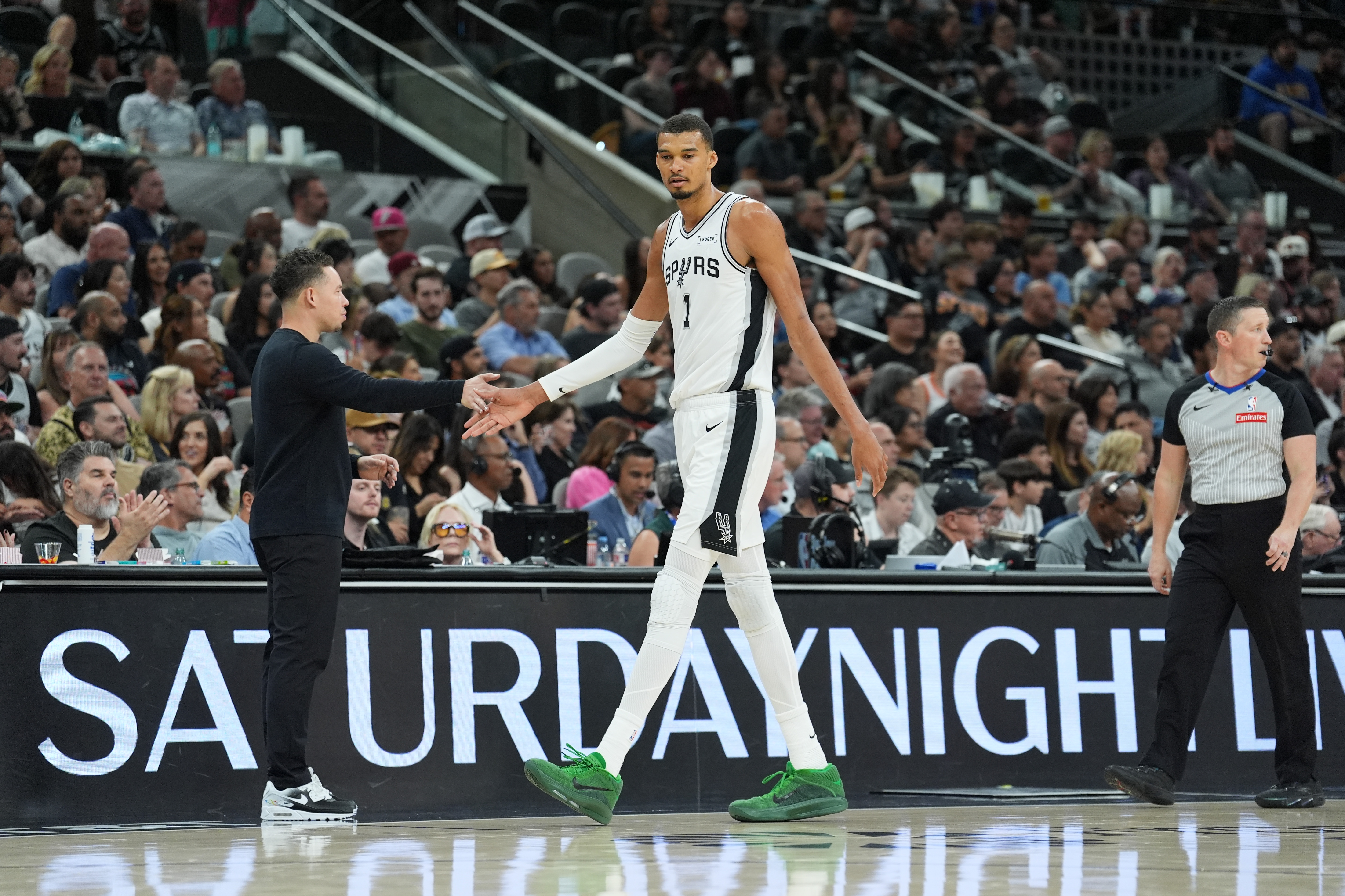 华体会-吉诺比利祝贺马刺60胜：太不可思议了 为整个团队感到无比骄傲